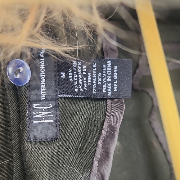 Vest - Picture 3 of 4